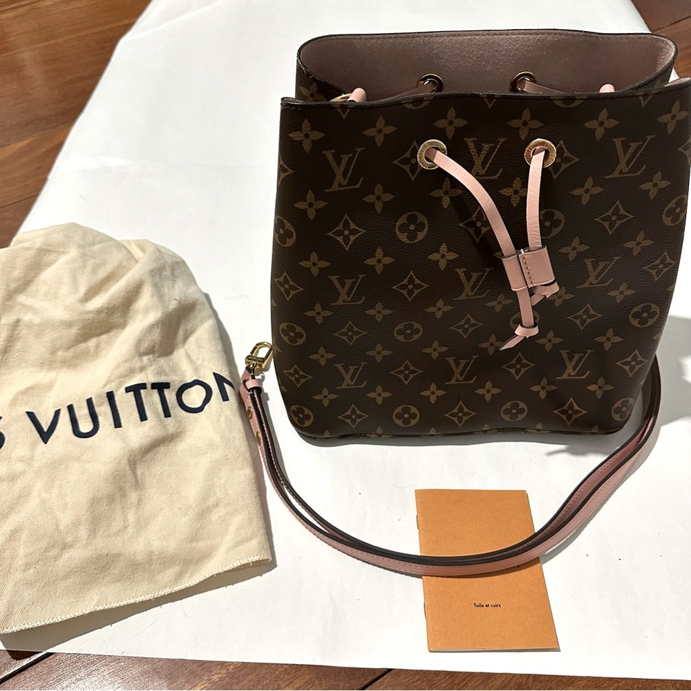 Authentic Louis Vuitton Neonoé Pink Poudre